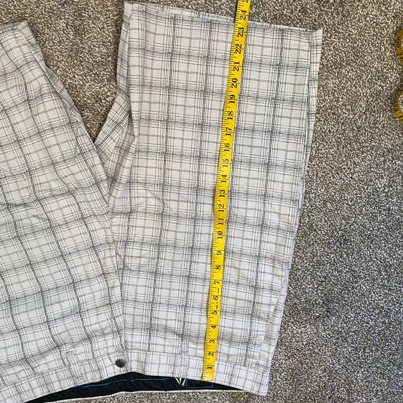 Like New!  Corpus Class Volcom Flat Front Plaid Shorts - Picture 11 of 11
